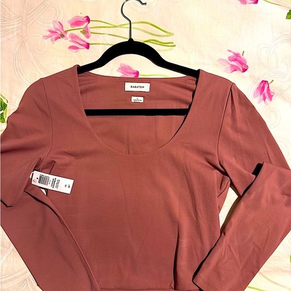 Aritzia Contour Scoopneck top new with tags - Picture 2 of 4